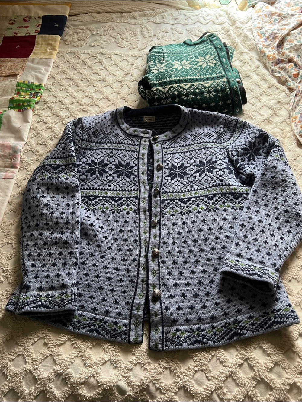 Women’s L.L. Bean Light Blue & Navy Patterned Crewneck Sweater Wool Size Large - Picture 6 of 15